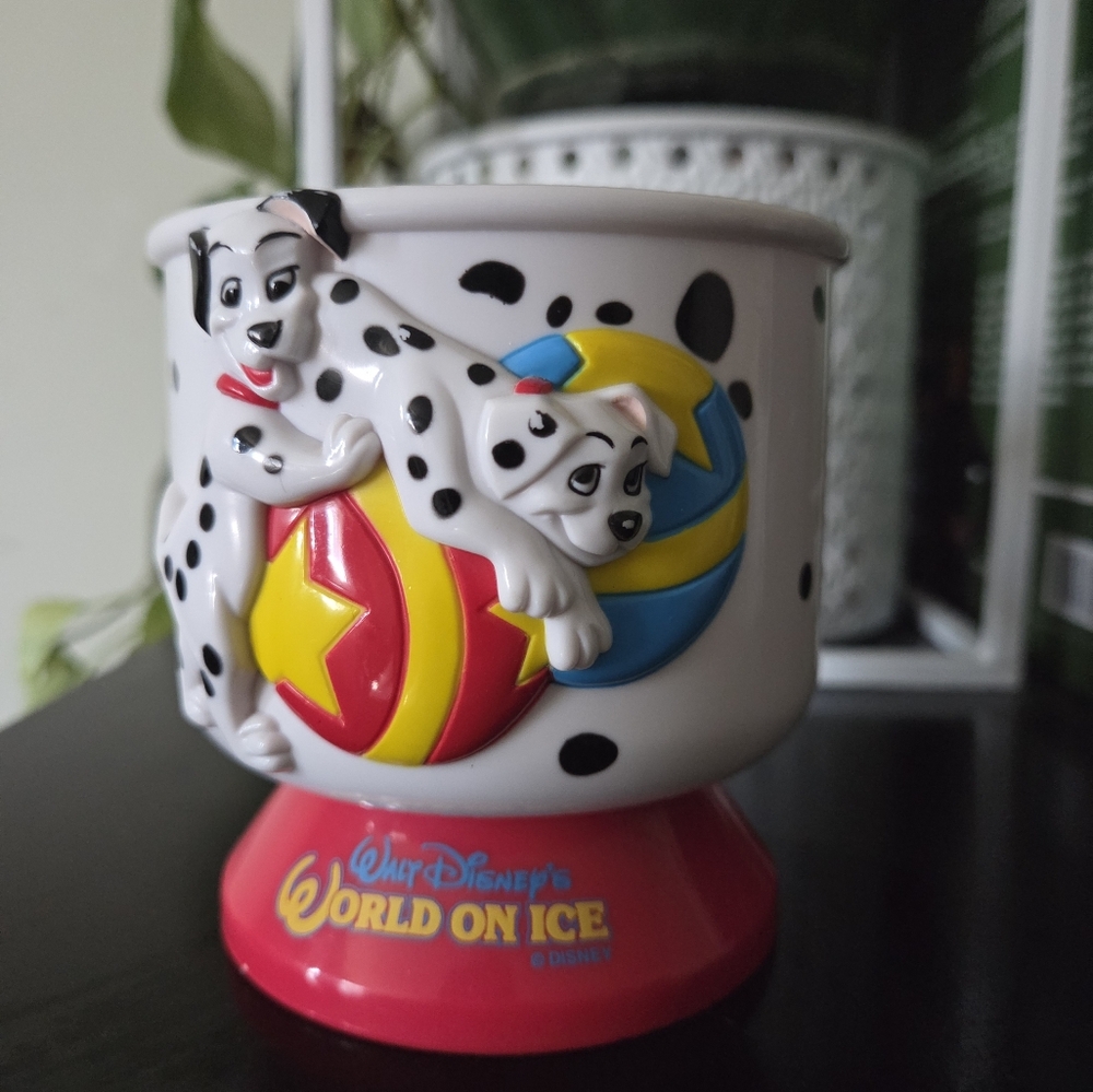 Walt Disney Cup Mug 101 Dalmatians Puppy Dog World On Ice Plastic Souvenir
